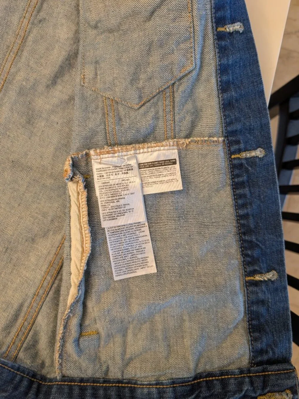 Levi’s Denim Trucker Vest – Men’s Medium (Cut-Off Sleeves)